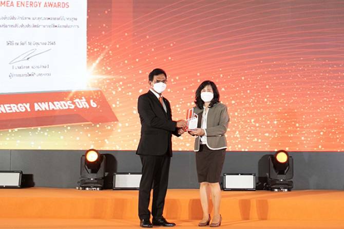 EXIM BANK รับมอบตราสัญลักษณ์ MEA Energy Awards-1