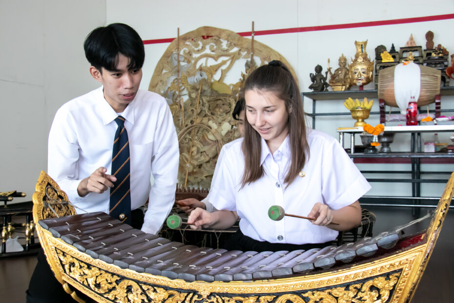 เปิดมุมมอง 4 สาวรัสเซียนศ.แลกเปลี่ยนม.เกษมบัณฑิต หลงเสน่ห์ภาษา-วัฒนธรรมไทย เปิดมุมมอง 4 สาวรัสเซียนศ.แลกเปลี่ยนม.เกษมบัณฑิต หลงเสน่ห์ภาษา-วัฒนธรรมไทย-3