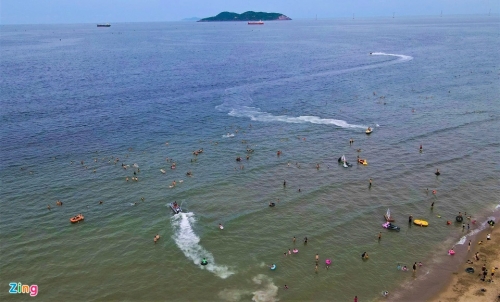 Môtô nước đe dọa khách tắm biển ở Cửa Lò-3