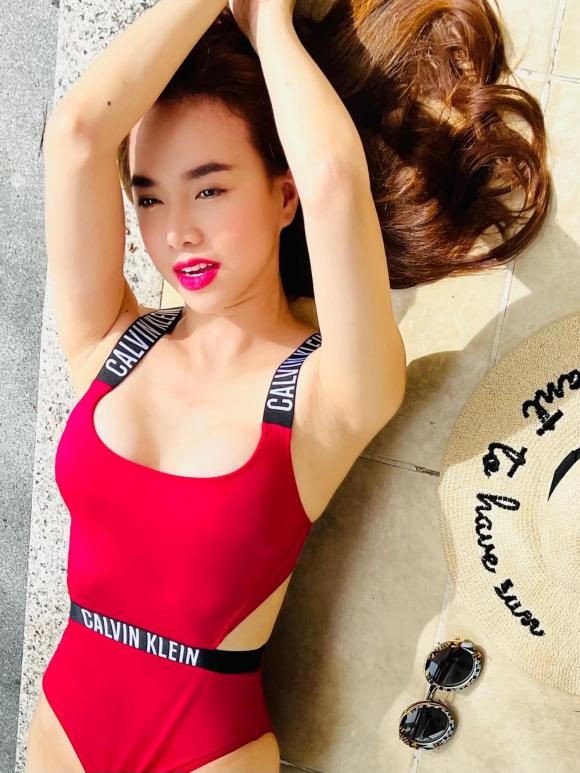 Mỹ nhân Việt và hội gái xinh 'xả ảnh' bikini, áo tắm nóng bỏng 'thôi miên' người xem-24