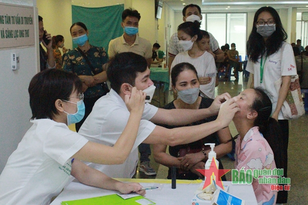 Phẫu thuật nhân đạo giúp trẻ em khuyết tật tỏa sáng "Nụ cười Việt Nam"-4