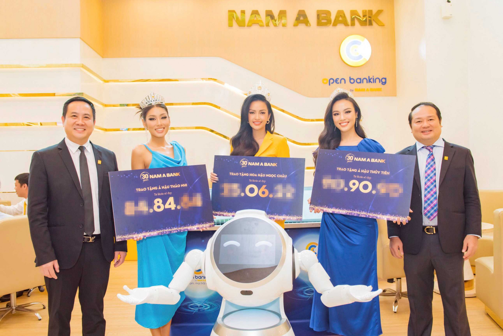Top 3 Hoa hậu Hoàn vũ Việt Nam 2022 trải nghiệm không gian giao dịch số tại Nam A Bank-1