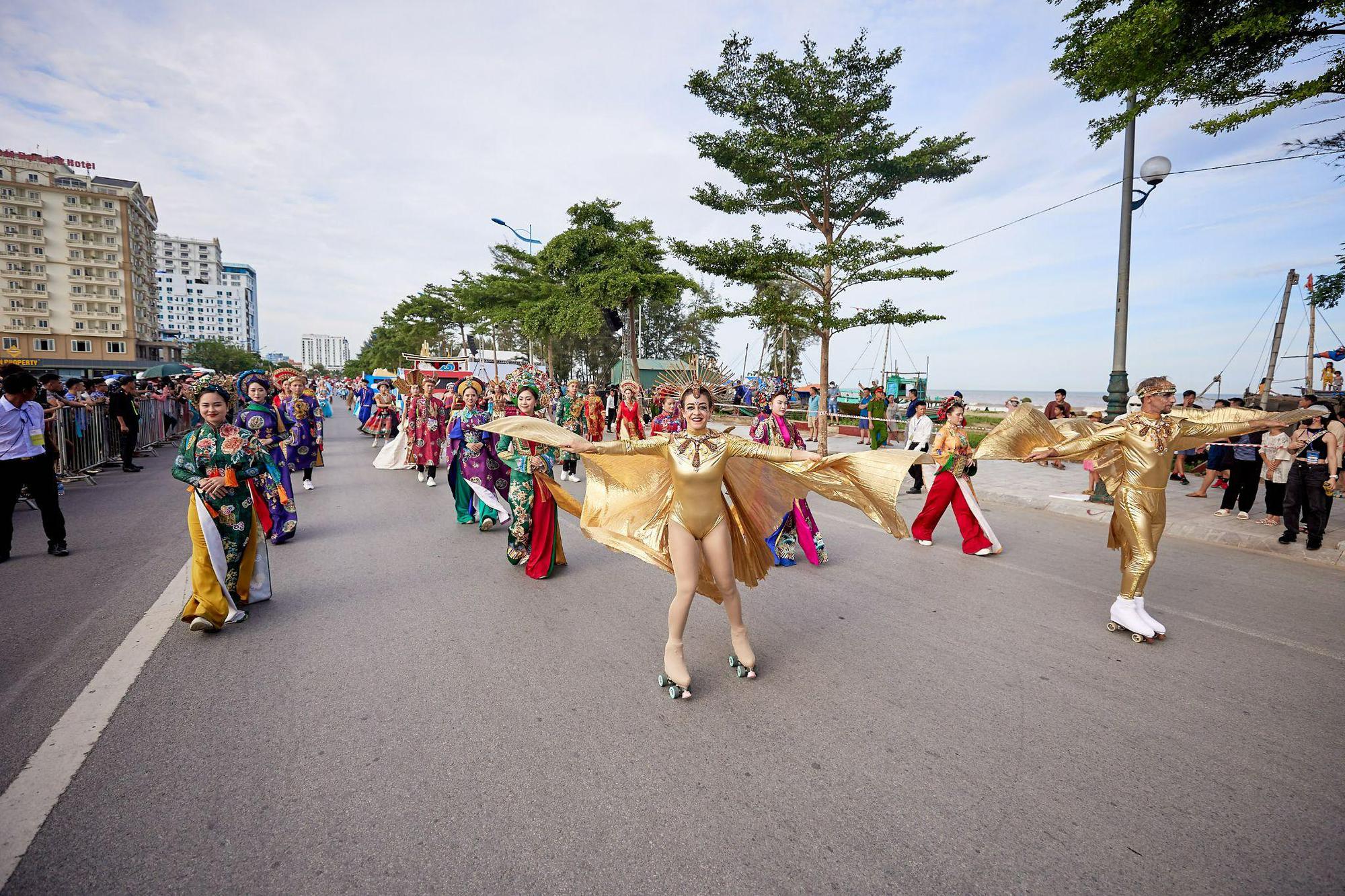 Rực rỡ sắc màu tại Lễ hội Carnival Sầm Sơn 2022-1