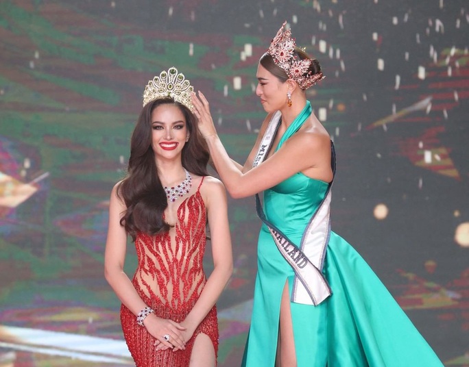 Sắc đẹp quyết rũ của Hoa hậu Hoàn vũ Thái Lan 2022-1