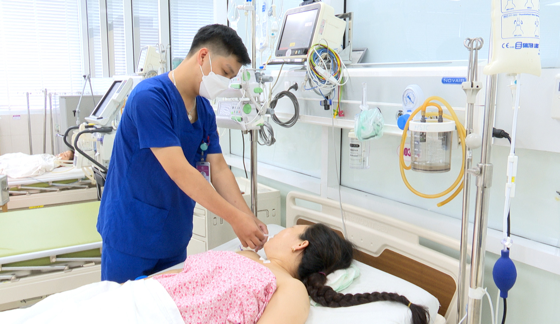 Bệnh viện Sản Nhi tỉnh Phú Thọ: Phẫu thuật cấp cứu thành công sản phụ băng huyết nặng sau sinh-2