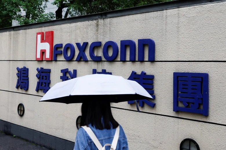 Foxconn tạm ngưng việc tuyển dụng vì thiếu không gian cách ly-1