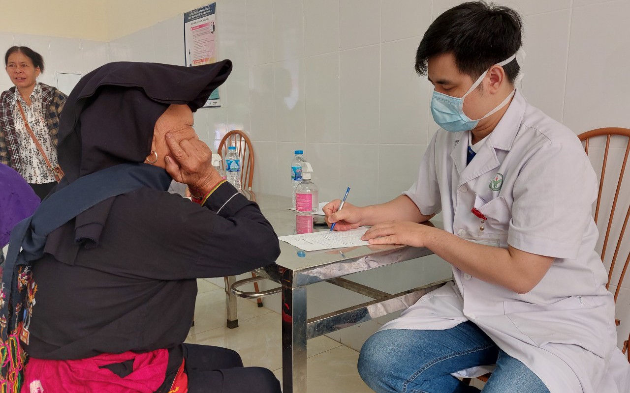Tuổi trẻ ngành y hội tụ khám chữa bệnh, cấp phát thuốc miễn phí, tri ân người có công tại Quảng Nam-7