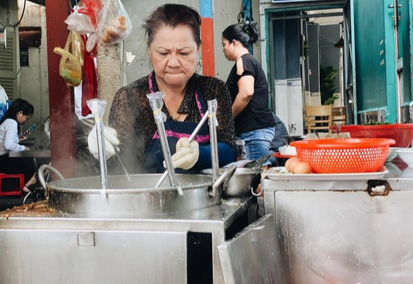 “Bún chửi” cô Huyền nổi tiếng một thời có còn giữ vững “phong độ” ngon như xưa khi đã qua thời hoàng kim?-1