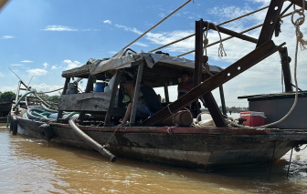 Bắt 3 thuyền khai thác cát trái phép trên sông Đồng Nai-cover-img