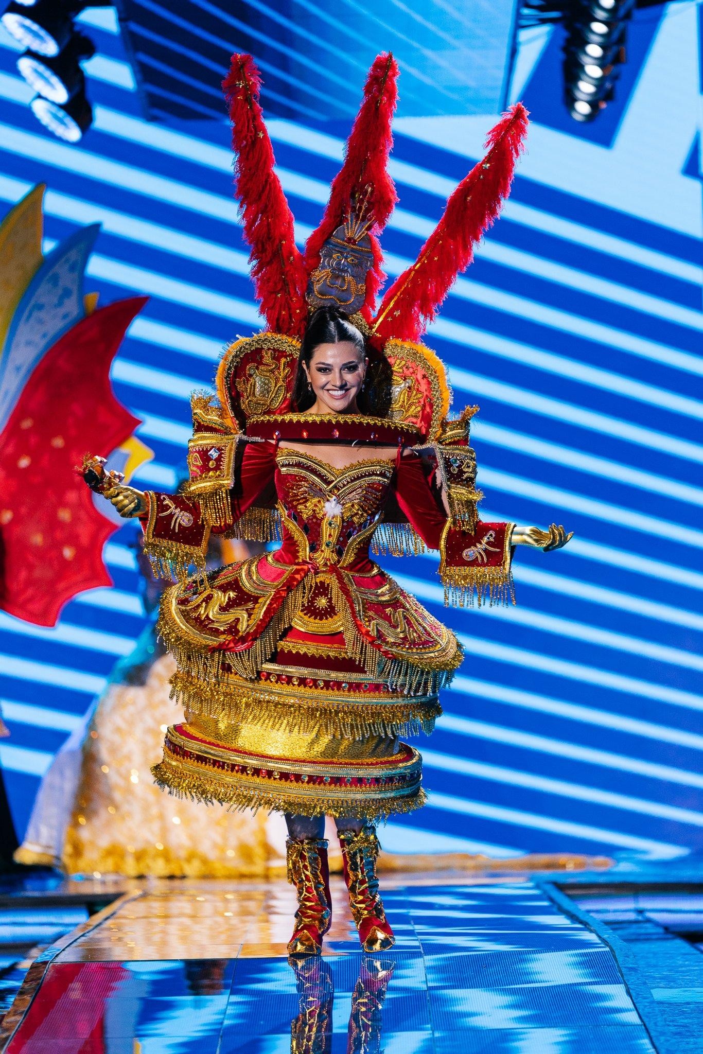 Choáng ngợp với loạt trang phục dân tộc lộng lẫy của Kim Duyên và dàn thí sinh Hoa hậu Siêu quốc gia-4