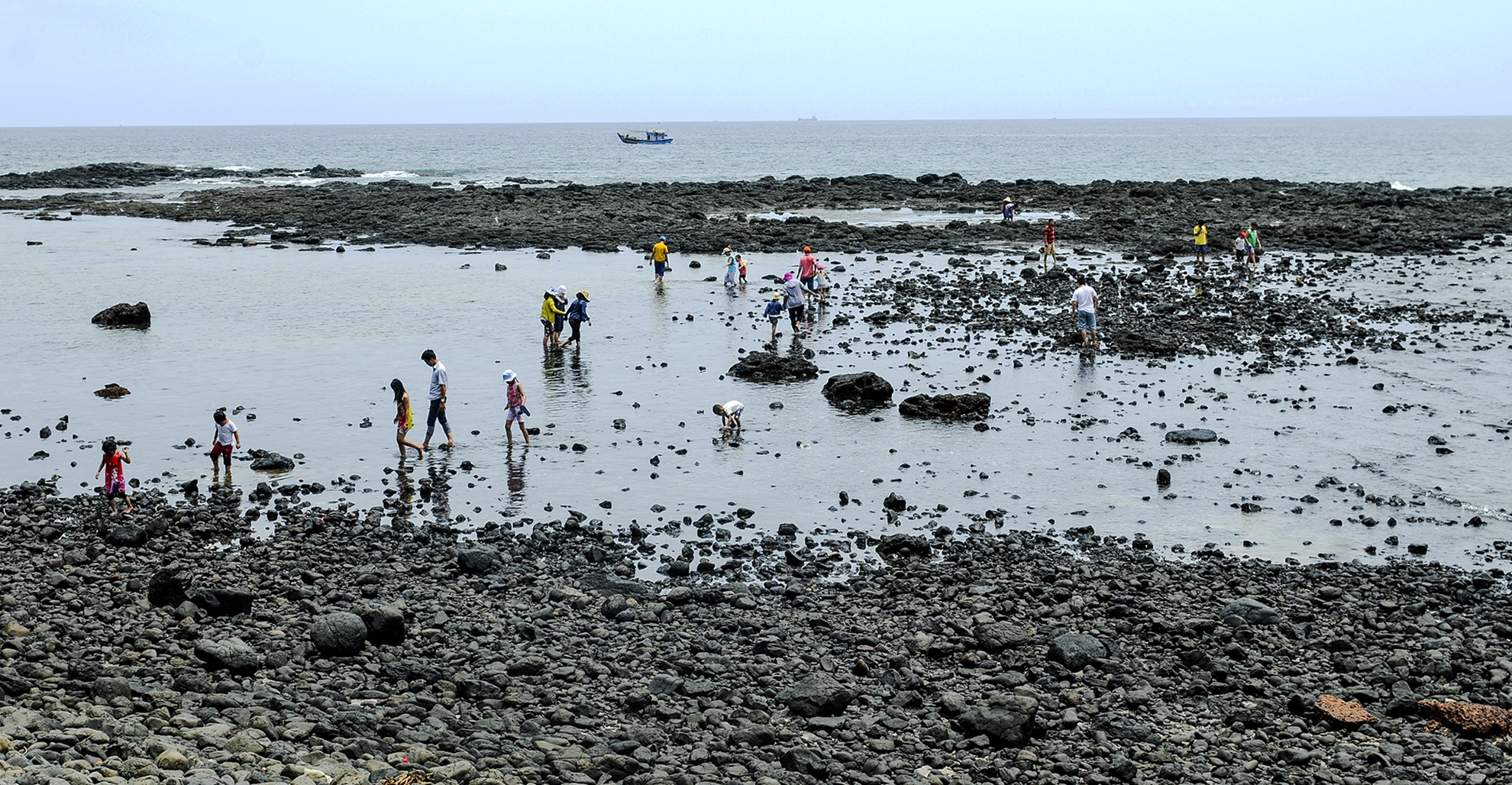 Dấu tích miệng núi lửa cổ gần bờ ở Quảng Ngãi-3