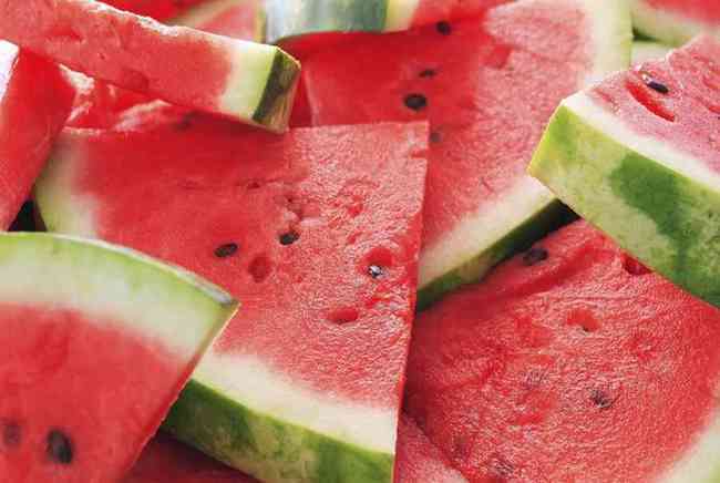 7 thay đổi của làn da khi ăn dưa hấu thường xuyên vào mùa hè hầu hết chị em không biết-4