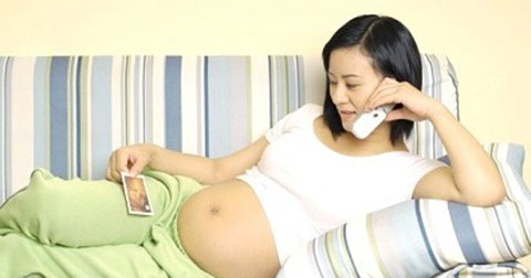 Tác hại của việc “nghiện điện thoại” có thể mẹ bầu chưa biết-2