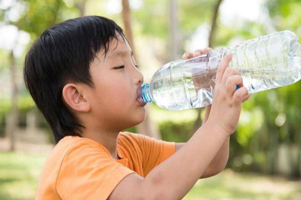 Giúp cha mẹ cách tính lượng nước cần uống trong ngày ở trẻ em cực kỳ dễ nhớ-2