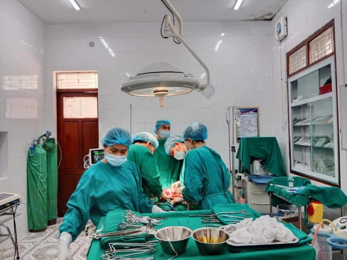 Nghệ An: Phẫu thuật thành công cắt u xơ tử cung cho bệnh nhân người Lào tại TTYT huyện Kỳ Sơn-1