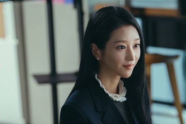Màn tái xuất của Seo Ye Ji trong ‘Eve’: Liệu có ‘tẩy trắng’ thành công nhờ ngoại hình ấn tượng?-4