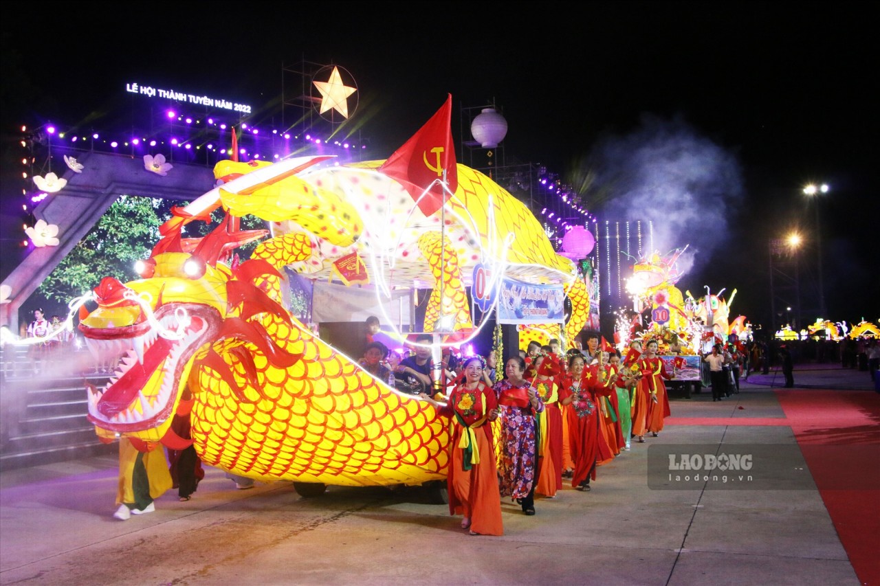 Lễ hội Thành Tuyên: Mãn nhãn với dàn đèn lồng trung thu khổng lồ rực rỡ-1