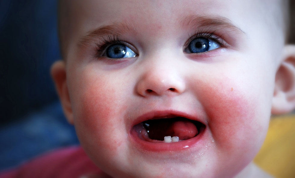 Những chăm sóc cần thiết khi trẻ mọc răng-1