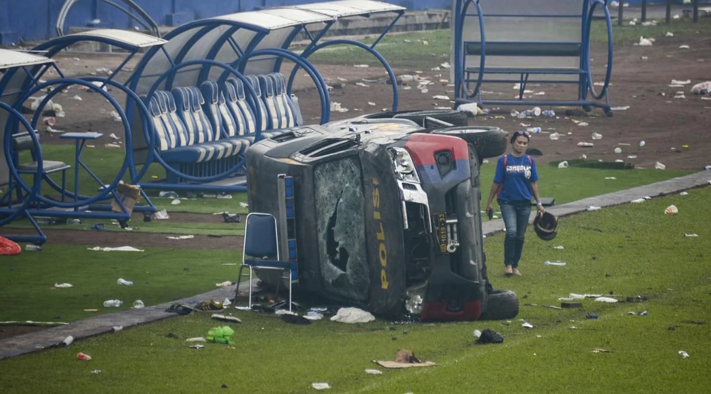 [Ảnh] Thảm cảnh giẫm đạp khiến hơn 170 người tử vong ở sân vận động Indonesia-8