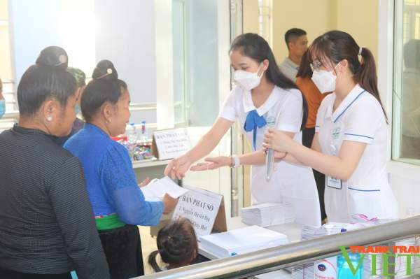 Sơn La: Gần 500 người nghèo, gia đình chính sách được khám sức khỏe, cấp thuốc miễn phí-3