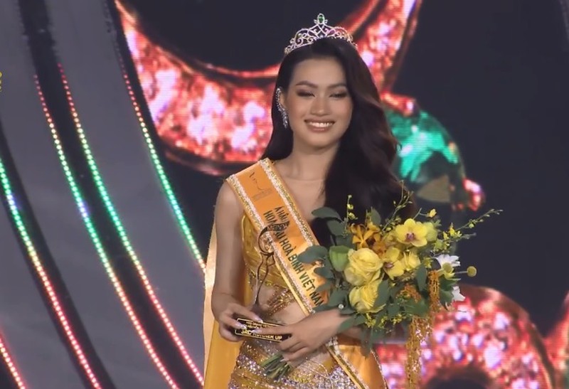 Đoàn Thiên Ân đăng quang Hoa hậu Hòa bình Việt Nam 2022-4