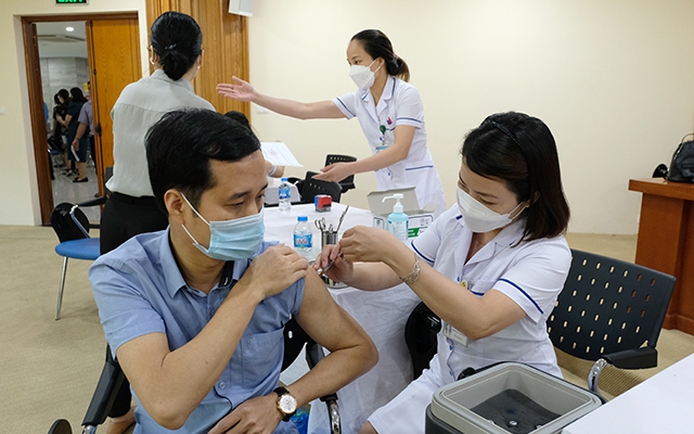 Giáo hội Phật giáo Việt Nam đề nghị Tăng ni, Phật tử tiếp tục tiêm vaccine COVID-19 mũi 3 và 4-2