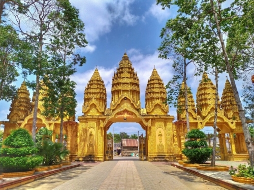 Ngôi chùa 'dát vàng' có lịch sử hơn 600 năm ở Trà Vinh nguy nga như cung điện-1