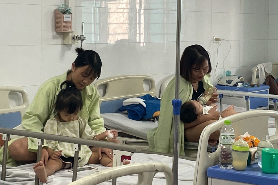 Nhiều trẻ tại Hà Nội phải nhập viện do mắc bệnh hô hấp-1