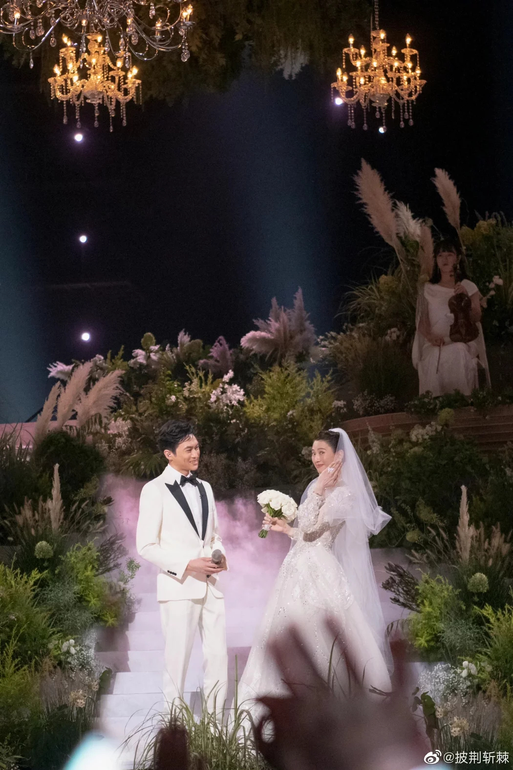 Sau hơn 20 năm chung sống, Trương Trí Lâm và Viên Vịnh Nghi lần đầu chụp ảnh cưới, tổ chức hôn lễ-6