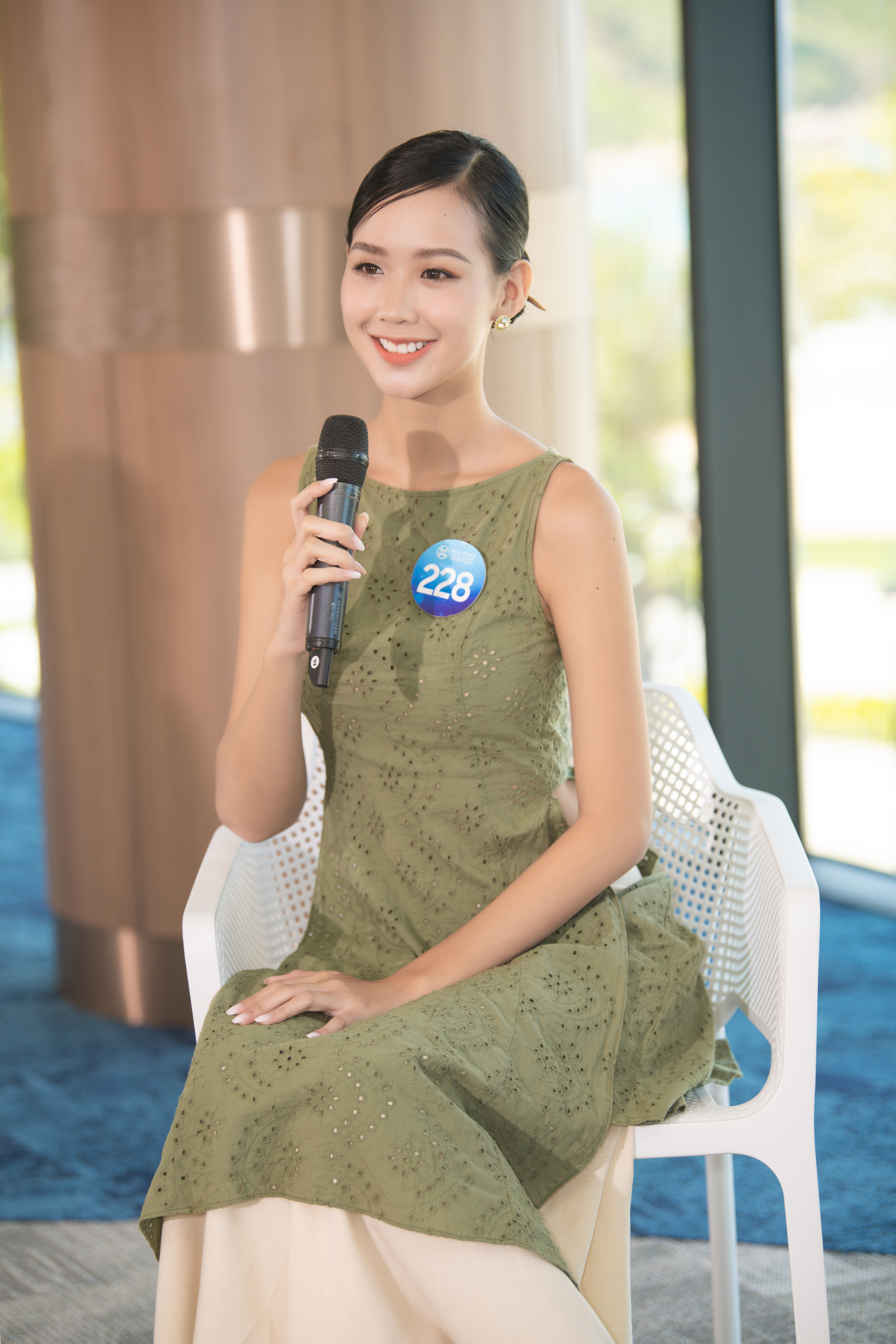 Thí sinh Miss World Vietnam chia sẻ quá khứ bị bạo lực học đường đến trầm cảm-4