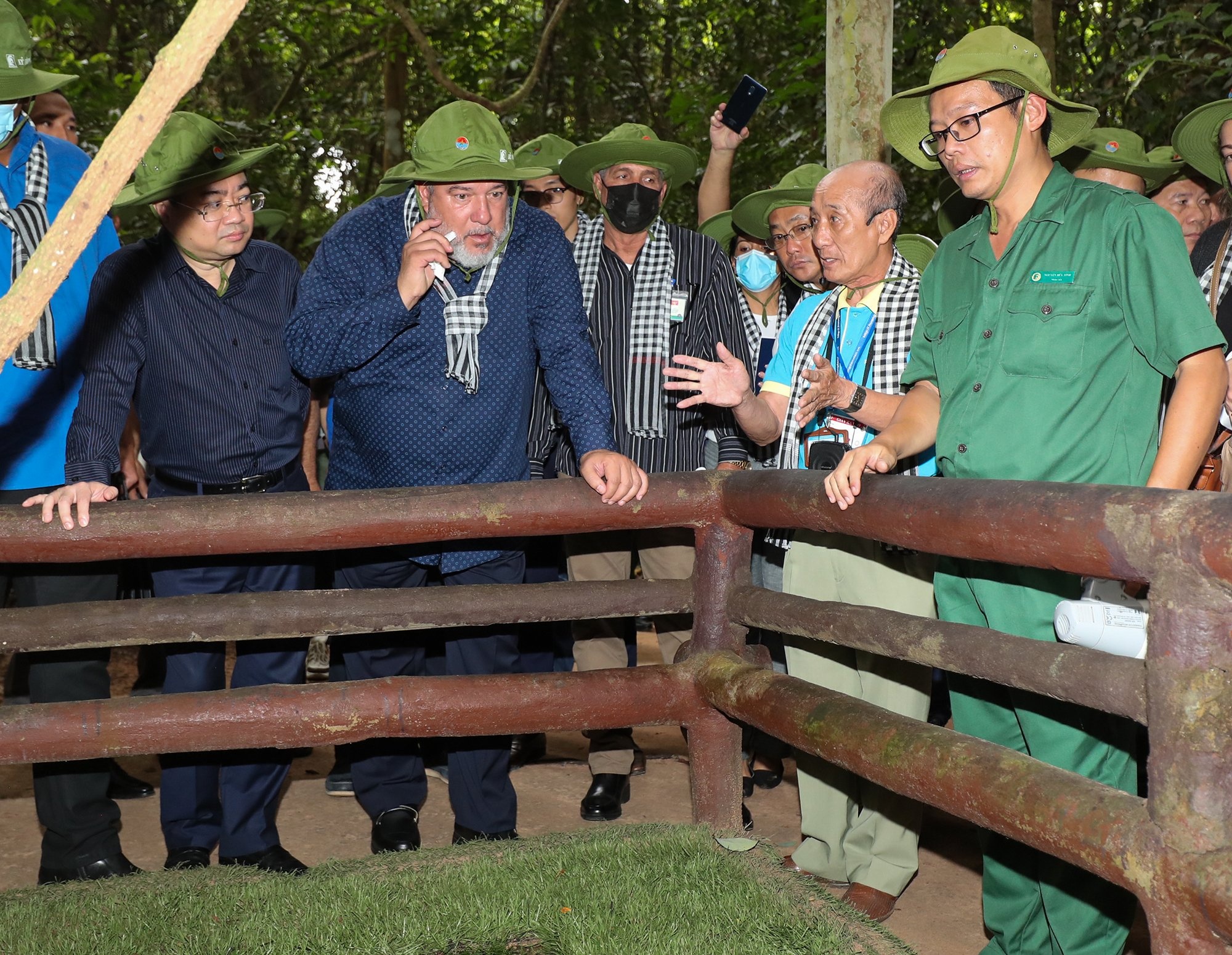 Thủ tướng Cuba thăm khu di tích Địa đạo Củ Chi-8