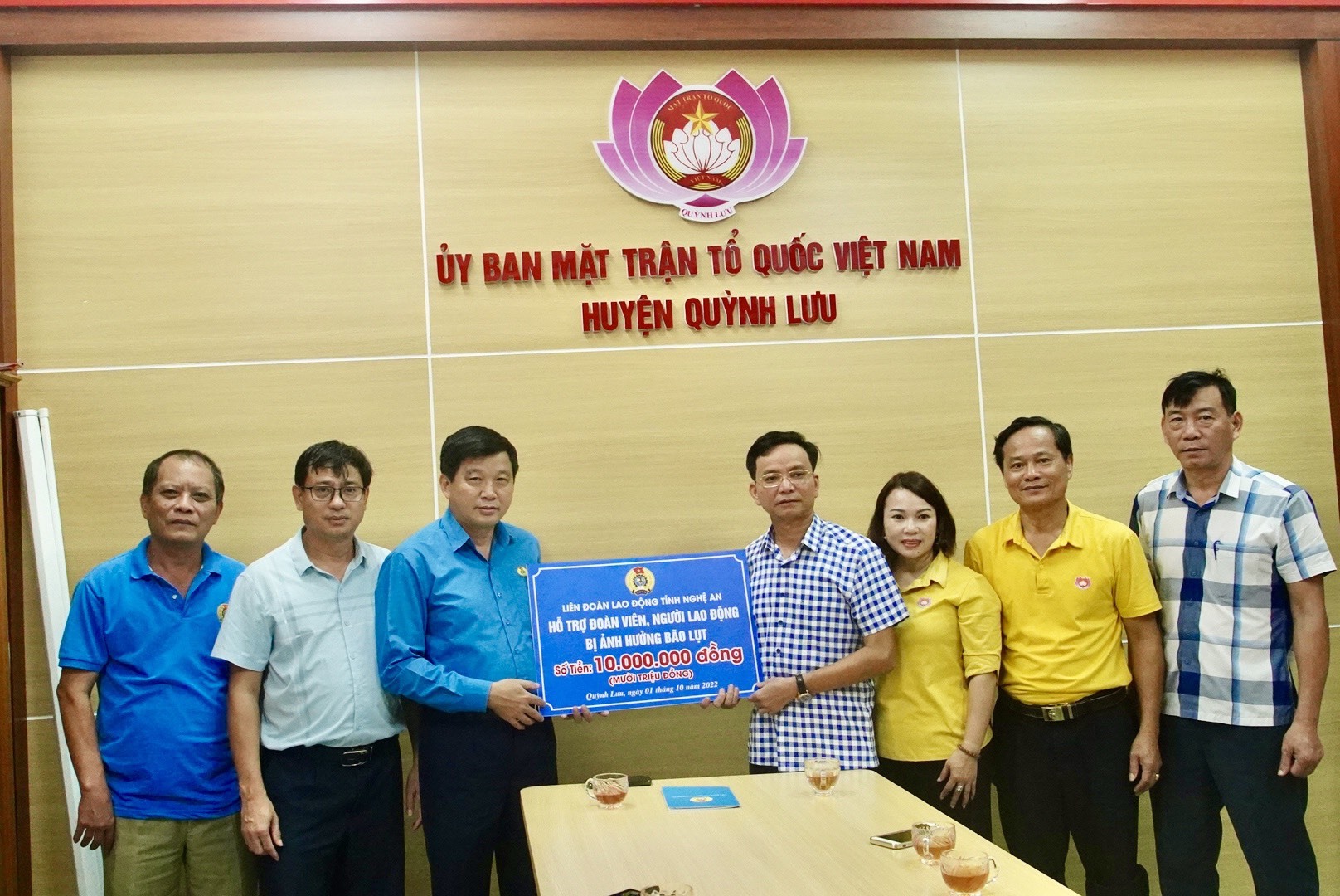 LĐLĐ tỉnh Nghệ An: Trao hỗ trợ các hoàn cảnh khó khăn do mưa lũ-2