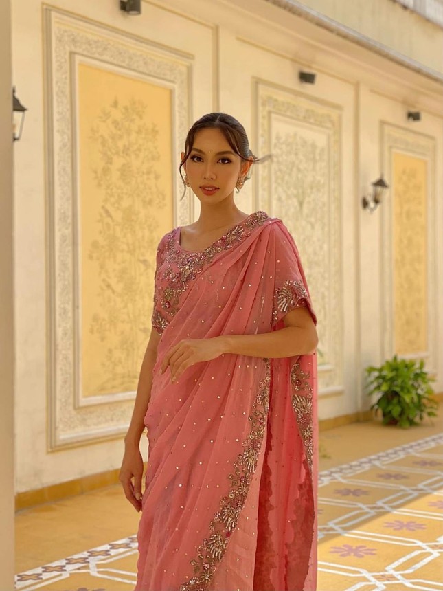 Hoa hậu Thùy Tiên tung ảnh mặc trang phục truyền thống Ấn Độ, rất xinh nhưng gây tranh cãi-4