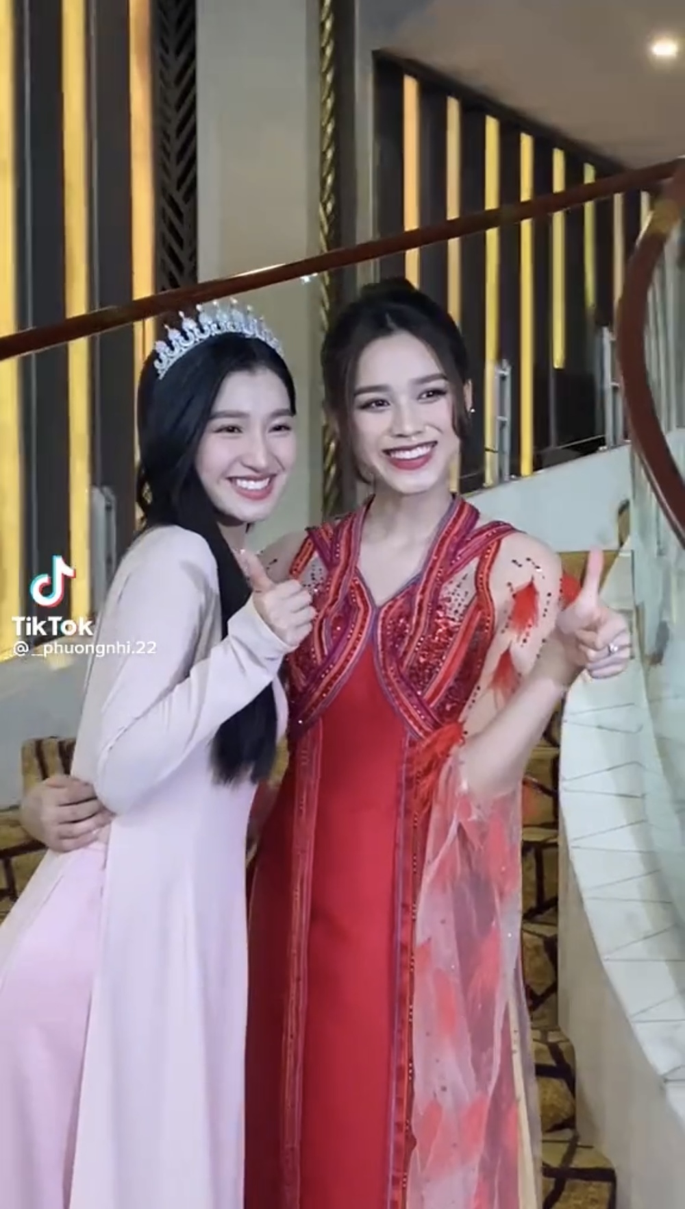 Hai nàng hậu xứ Thanh Đỗ Thị Hà - Phương Nhi đọ sắc chung khung hình-2