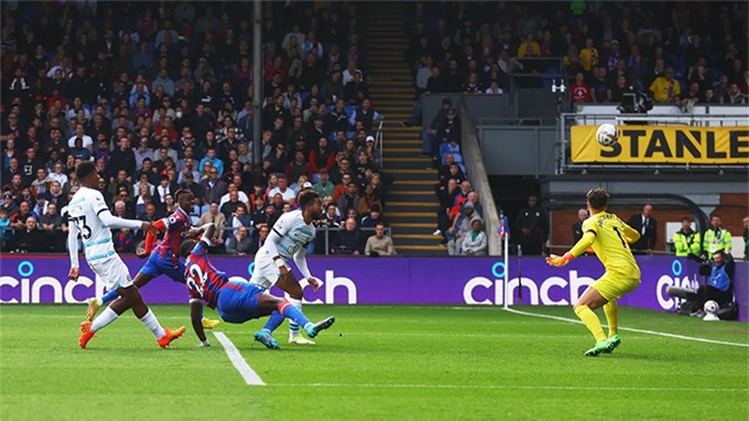 Chelsea ngược dòng thắng Palace ở phút 90-1