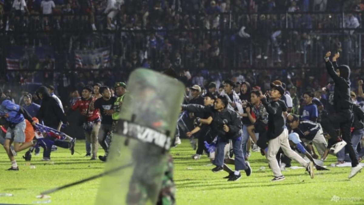 Bạo loạn bóng đá tại Indonesia: Số khán giả vào sân vượt quá mức cho phép-1