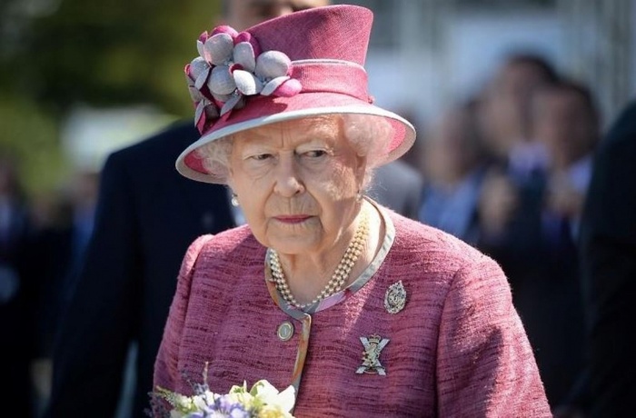 Nhìn lại gu thời trang rực rỡ sắc màu của Nữ hoàng Anh - Elizabeth II-6