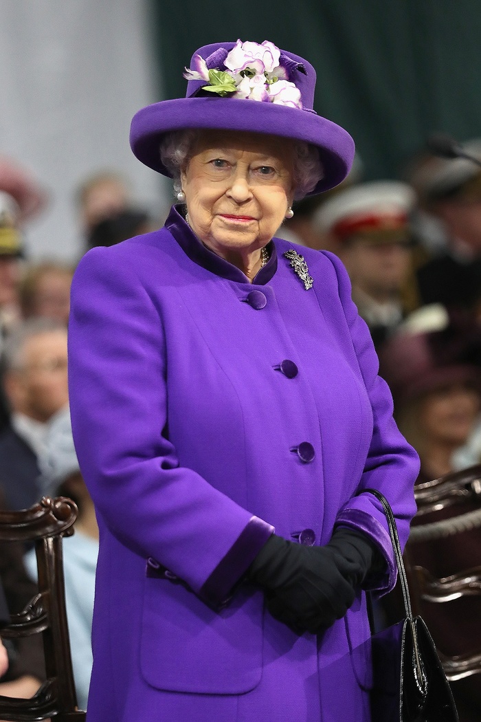 Nhìn lại gu thời trang rực rỡ sắc màu của Nữ hoàng Anh - Elizabeth II-15