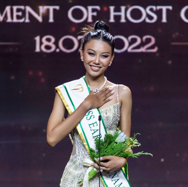 Tân Hoa hậu Nông Thúy Hằng gây tranh cãi về học vấn sau đăng quang-11