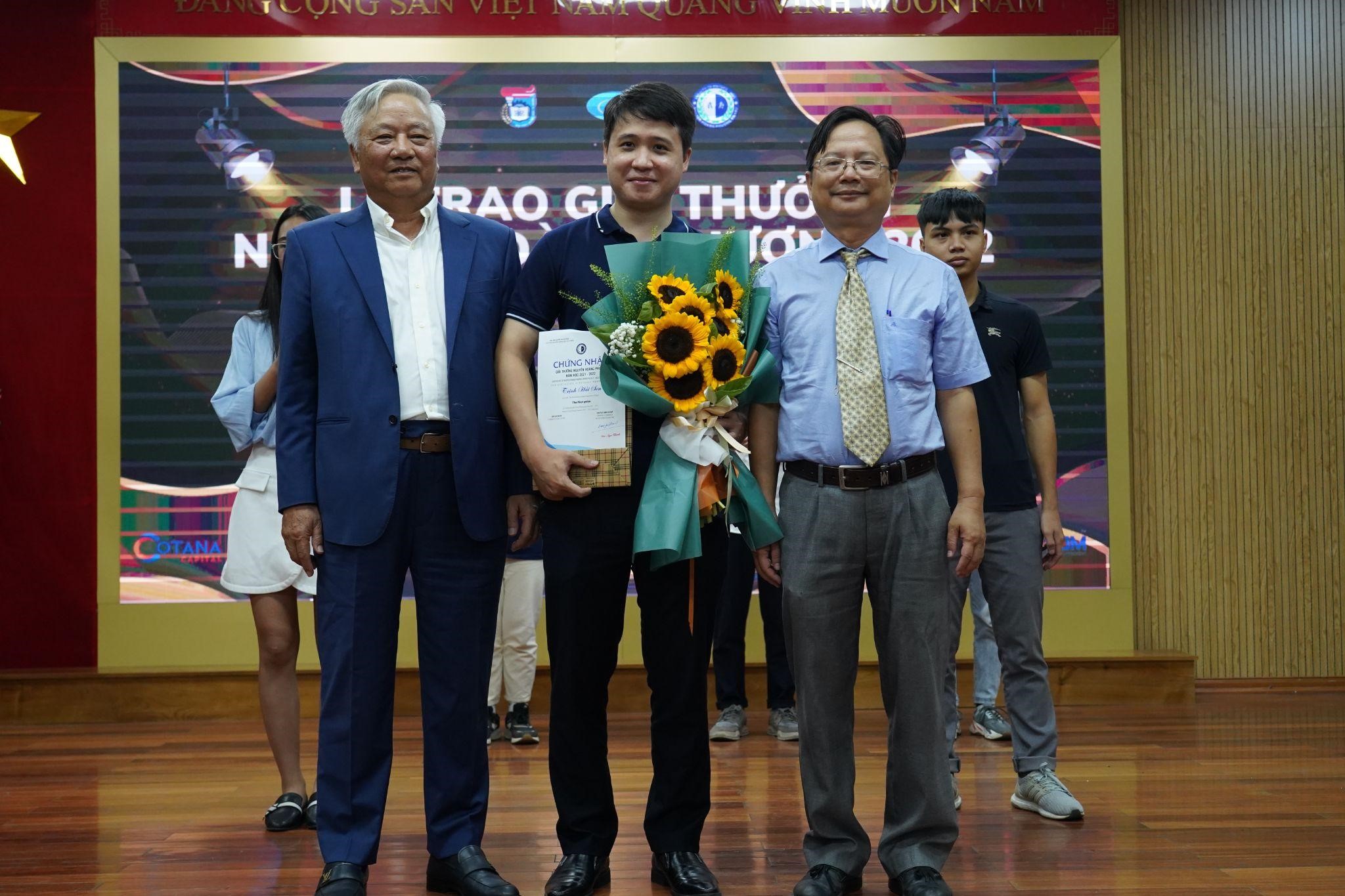 Trao giải thưởng Nguyễn Hoàng Phương năm 2022-1
