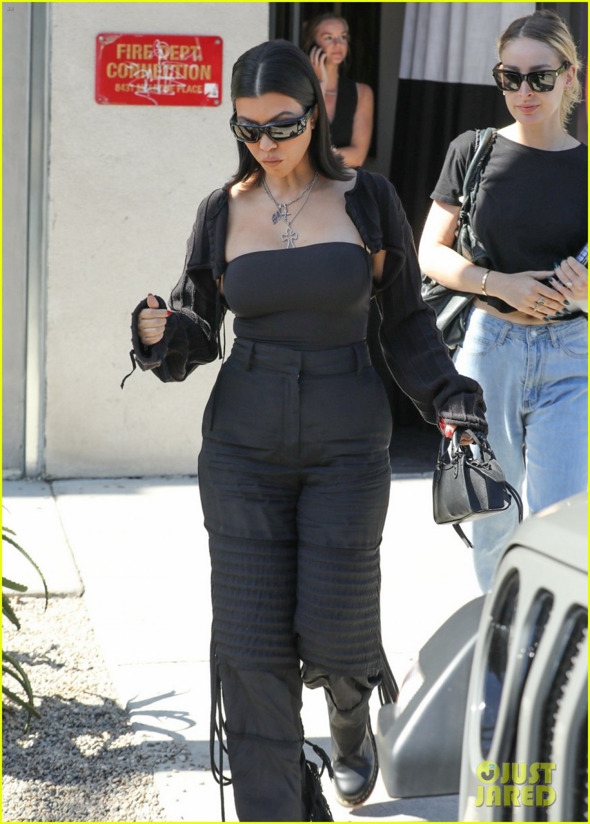 Kourtney Kardashian thanh lịch ra phố sau buổi chụp hình-2