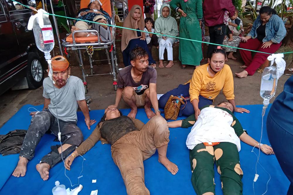 Động đất ở Indonesia: Số người chết tăng hơn 160, người dân khổ sở tìm nơi điều trị-6
