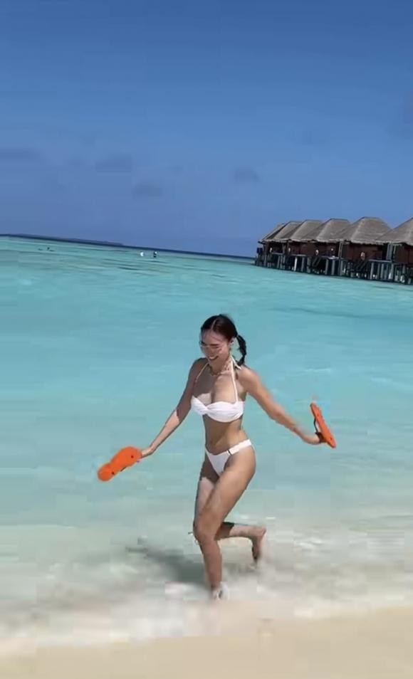 Ninh Dương Lan Ngọc khoe dáng nuột khi diện bikini ở Maldives nhưng lại gây chú ý vì điều này-10