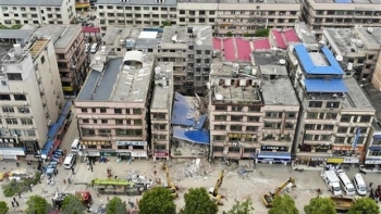 Sập tòa nhà 4 tầng khiến nhiều người thương vong-3