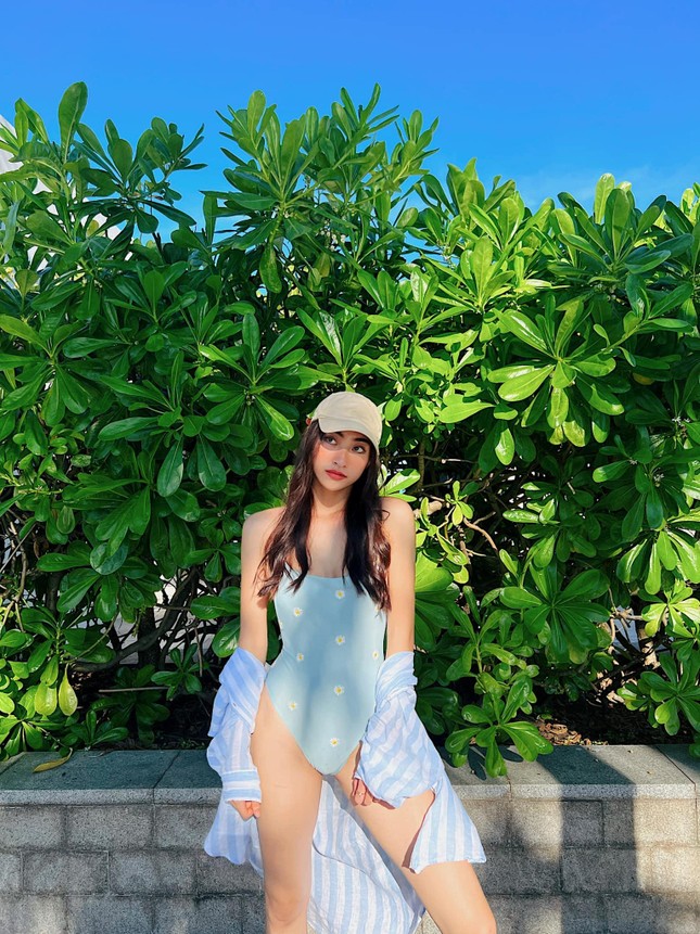Hoa hậu Đỗ Thị Hà, Kỳ Duyên đọ đường cong nóng "bỏng mắt" với bikini-9