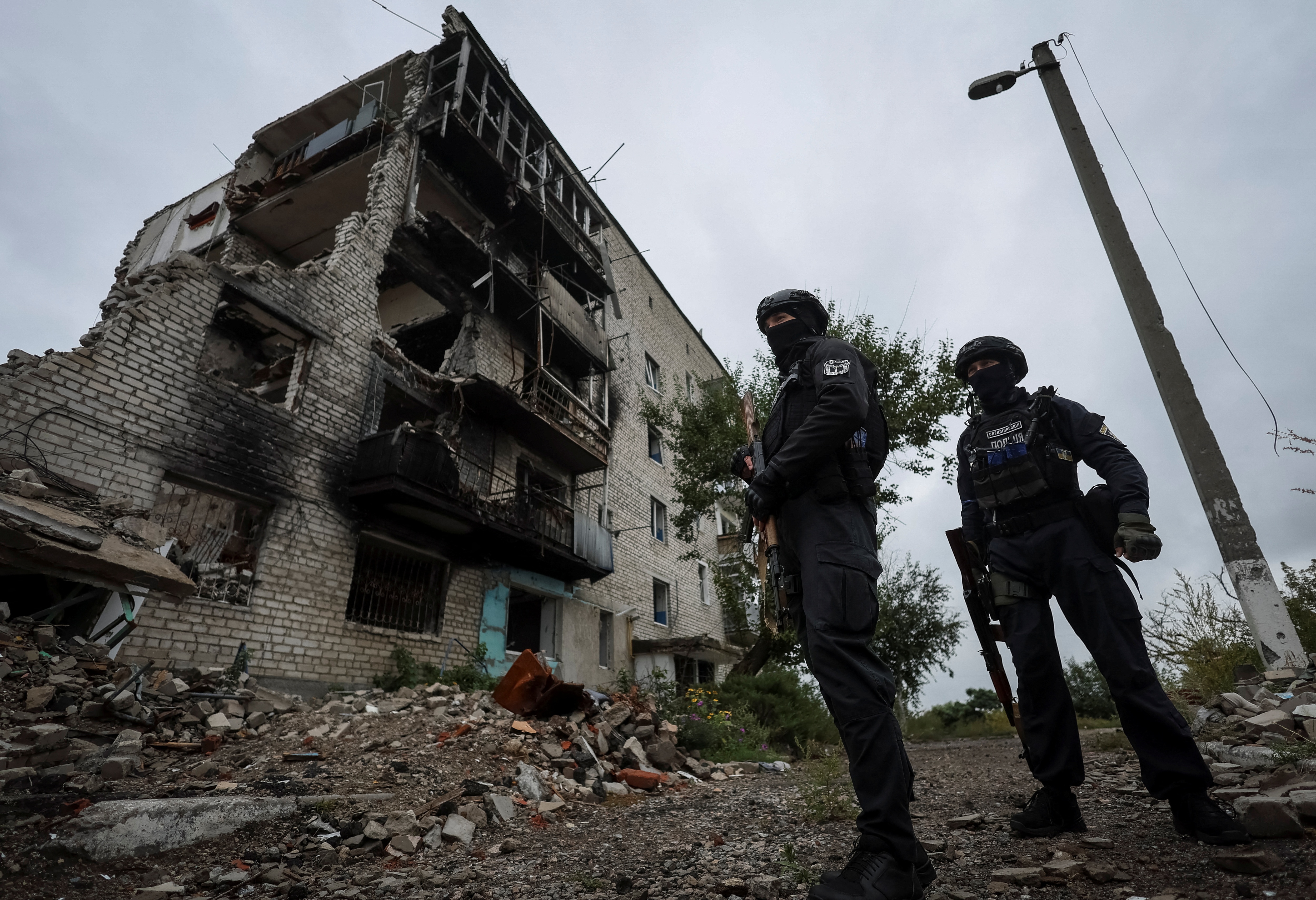 Khó khăn chồng chất ở vùng đổ nát Ukraine sau cuộc rút quân của Nga-1