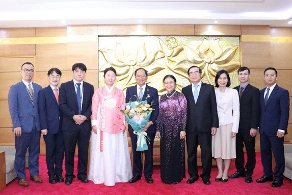 VUFO trao tặng Kỷ niệm chương cho Đại sứ Hàn Quốc tại Việt Nam-2