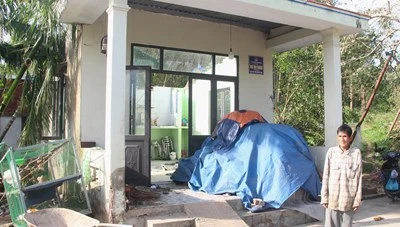 Quảng Nam: Bão qua, nhà sập, cháu gái bị thương tích nặng-cover-img