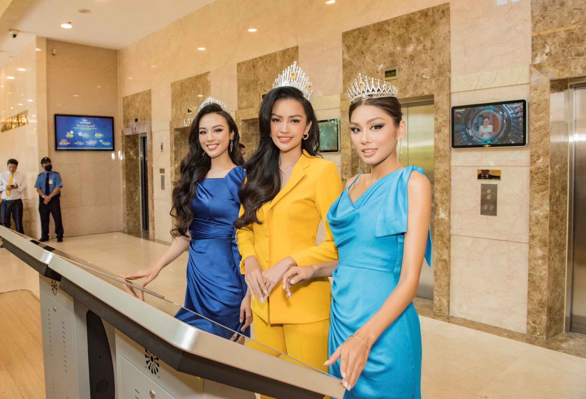 Top 3 Hoa hậu Hoàn vũ Việt Nam 2022 trải nghiệm không gian giao dịch số tại Nam A Bank-2