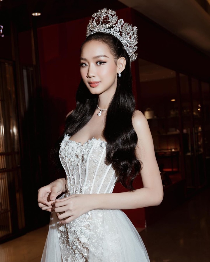 Bị chỉ trích trang điểm đậm khi đi từ thiện, Hoa hậu Bảo Ngọc giải thích-3